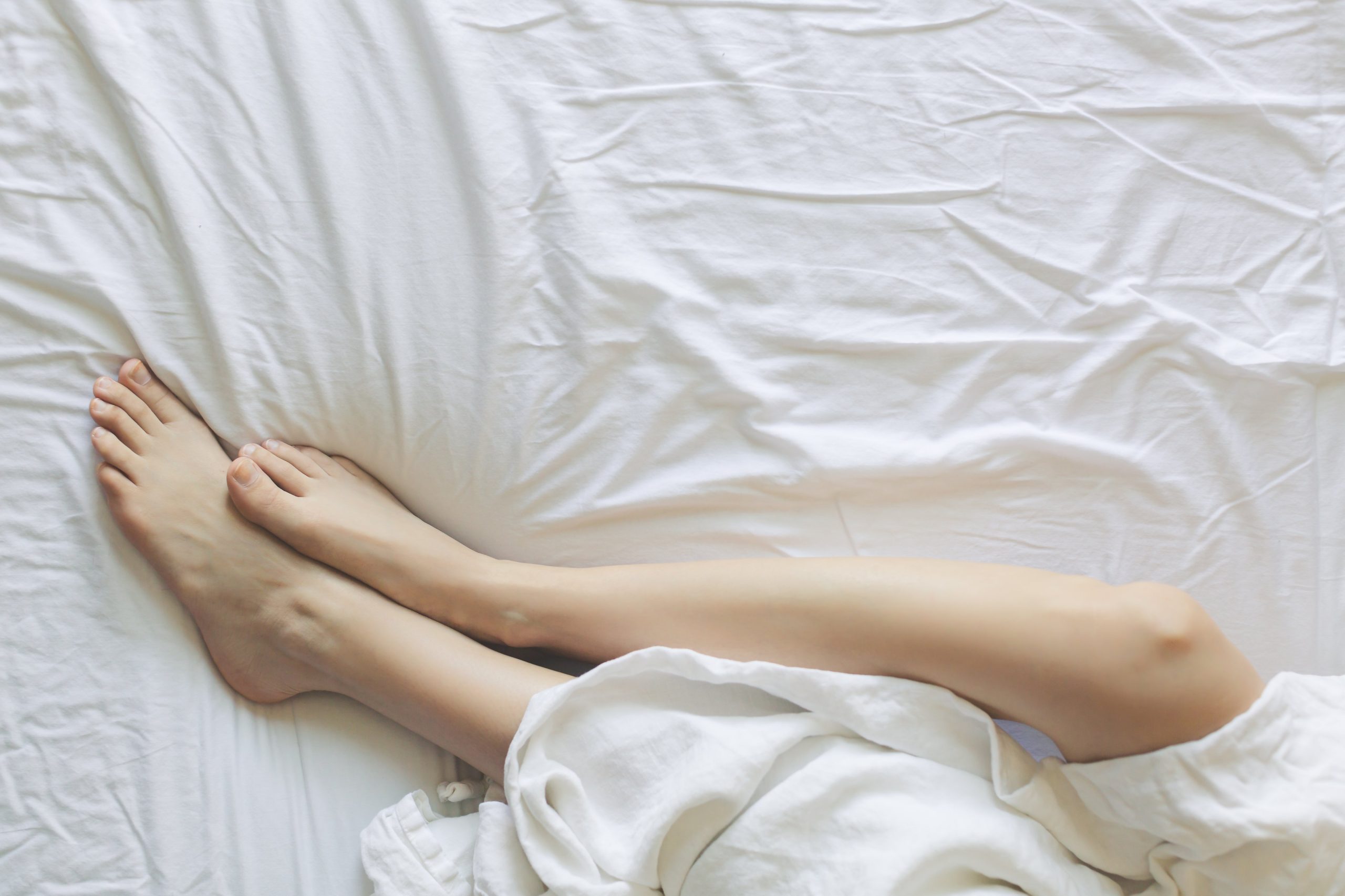 Feet bed sleep RLS