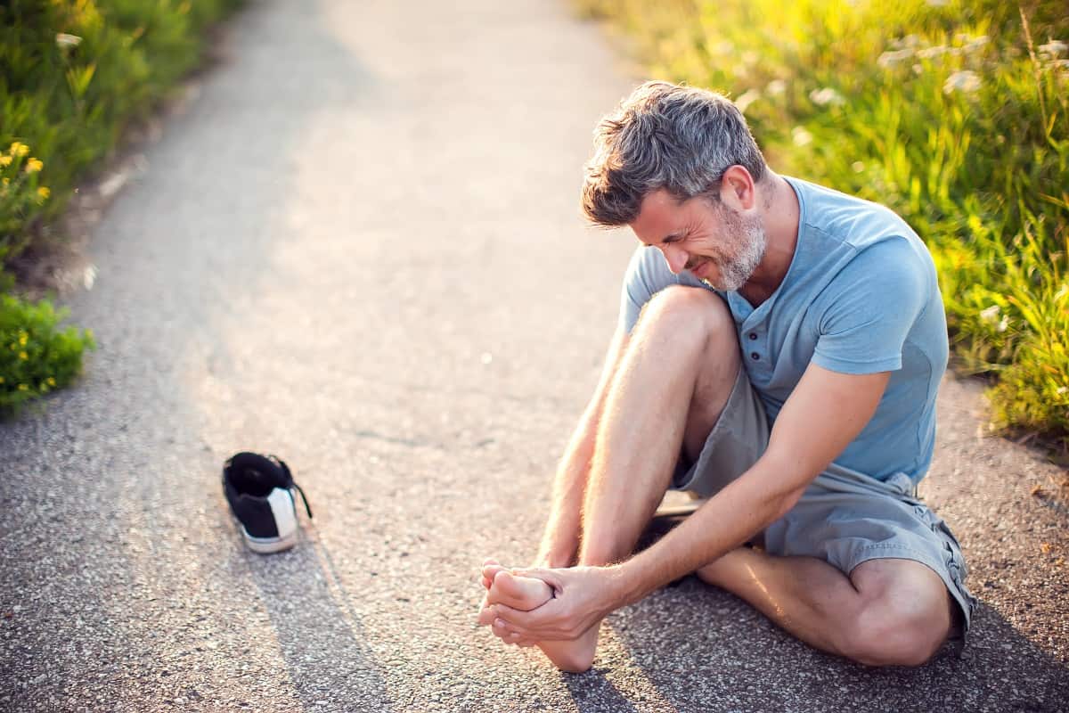 laser therapy treatment for foot and ankle pain